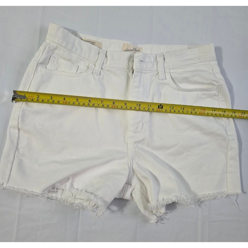 Universal Thread White Denim Boyfriend Shorts Size 4 High Rise Frayed Raw Hem - Picture 8 of 14